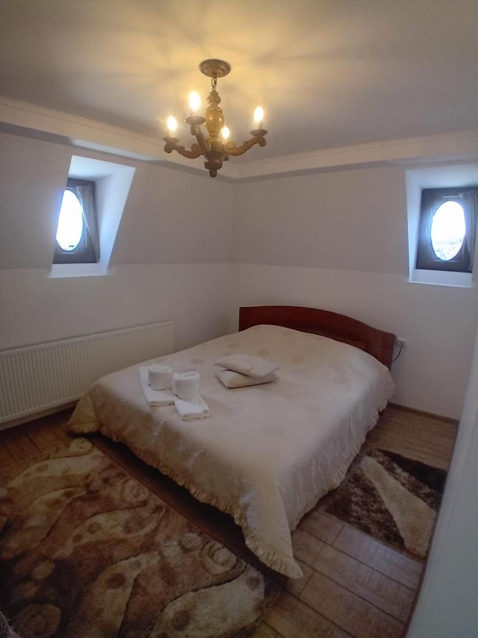 Casa Continentelor Hotel Campulung Ngoại thất bức ảnh