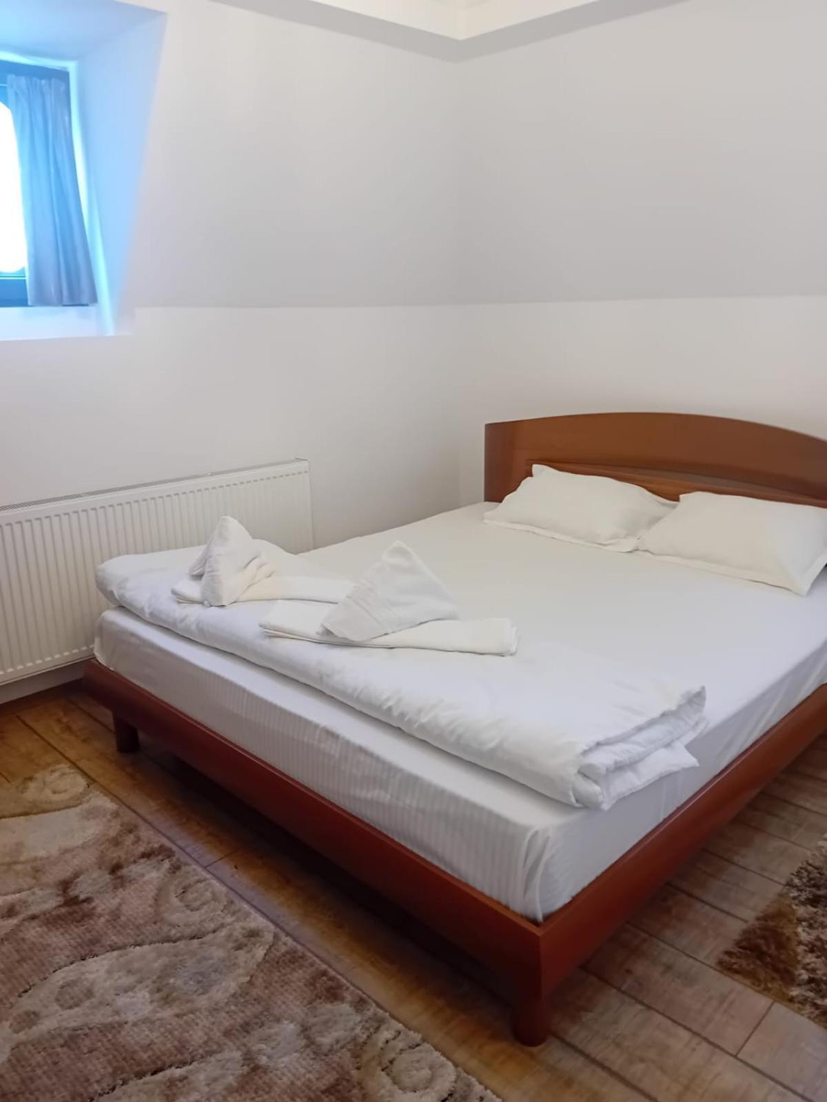 Casa Continentelor Hotel Campulung Ngoại thất bức ảnh