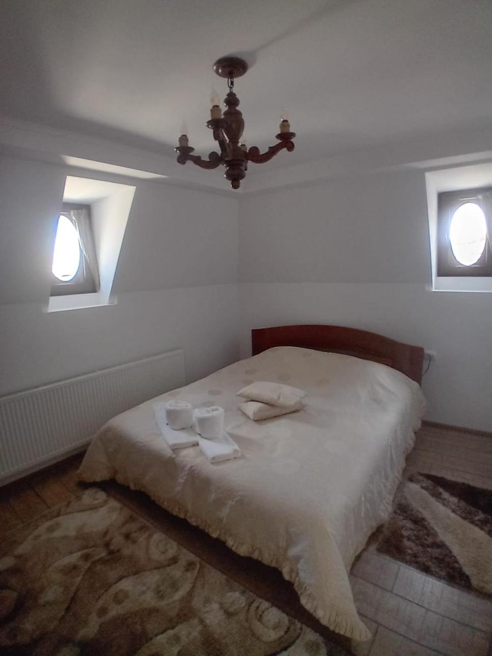 Casa Continentelor Hotel Campulung Ngoại thất bức ảnh